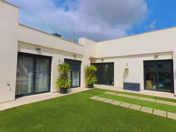 Villa en esquina de 3 dormitorios en Lo Romero Golf