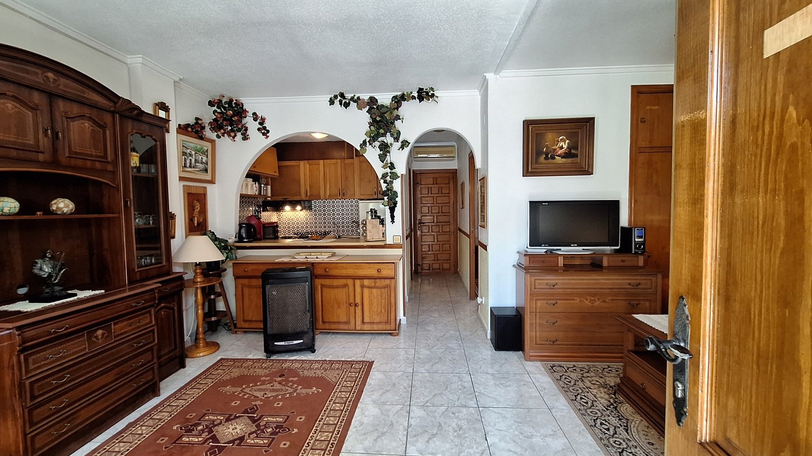 Erdgeschoss-Bungalow in Torrevieja mit zwei Terrassen, 500 m vom Meer entfernt