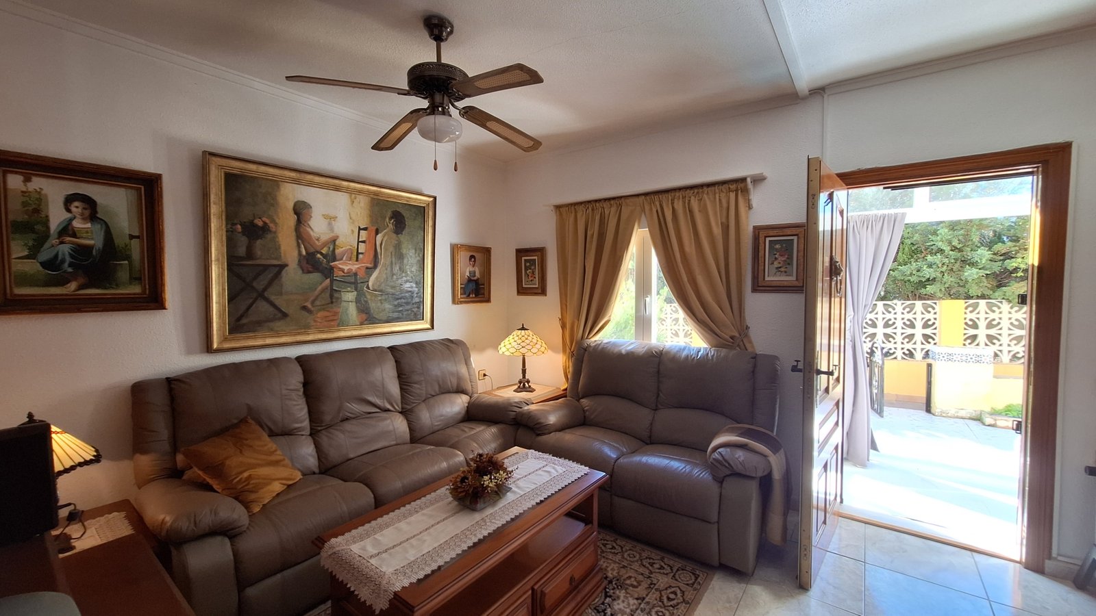 Erdgeschoss-Bungalow in Torrevieja mit zwei Terrassen, 500 m vom Meer entfernt