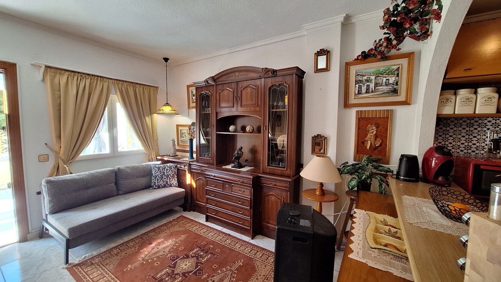 Erdgeschoss-Bungalow in Torrevieja mit zwei Terrassen, 500 m vom Meer entfernt