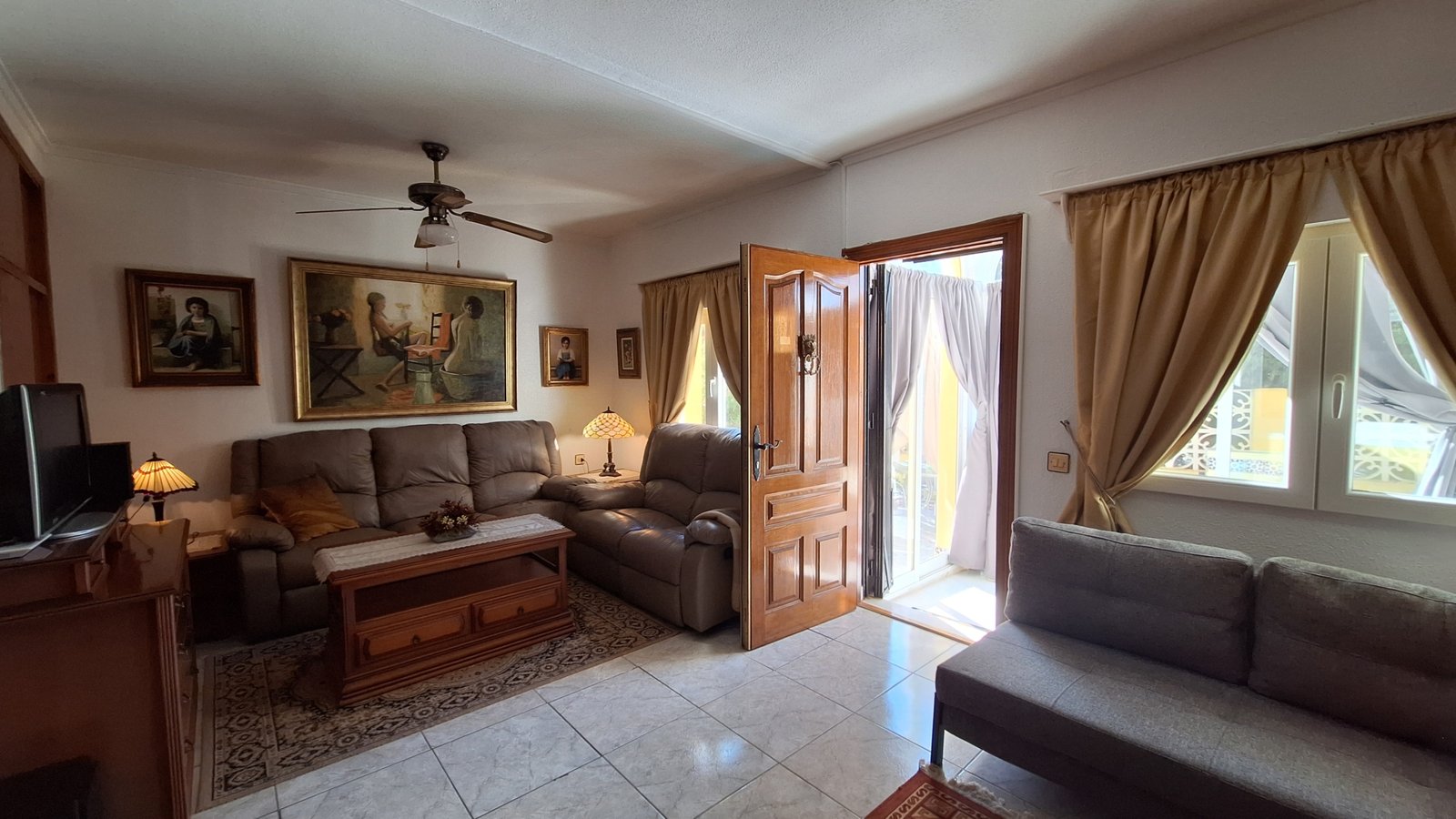 Erdgeschoss-Bungalow in Torrevieja mit zwei Terrassen, 500 m vom Meer entfernt