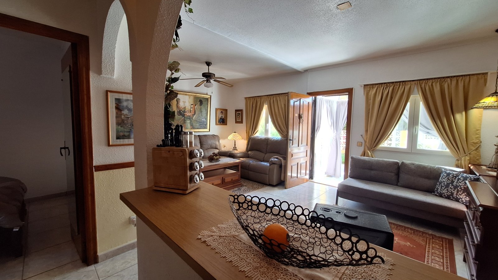 Erdgeschoss-Bungalow in Torrevieja mit zwei Terrassen, 500 m vom Meer entfernt
