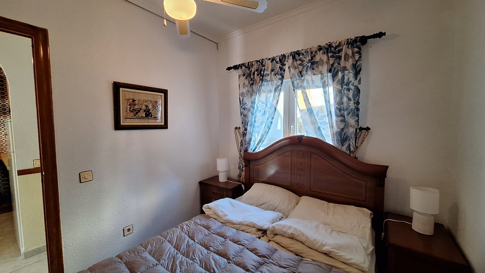 Erdgeschoss-Bungalow in Torrevieja mit zwei Terrassen, 500 m vom Meer entfernt