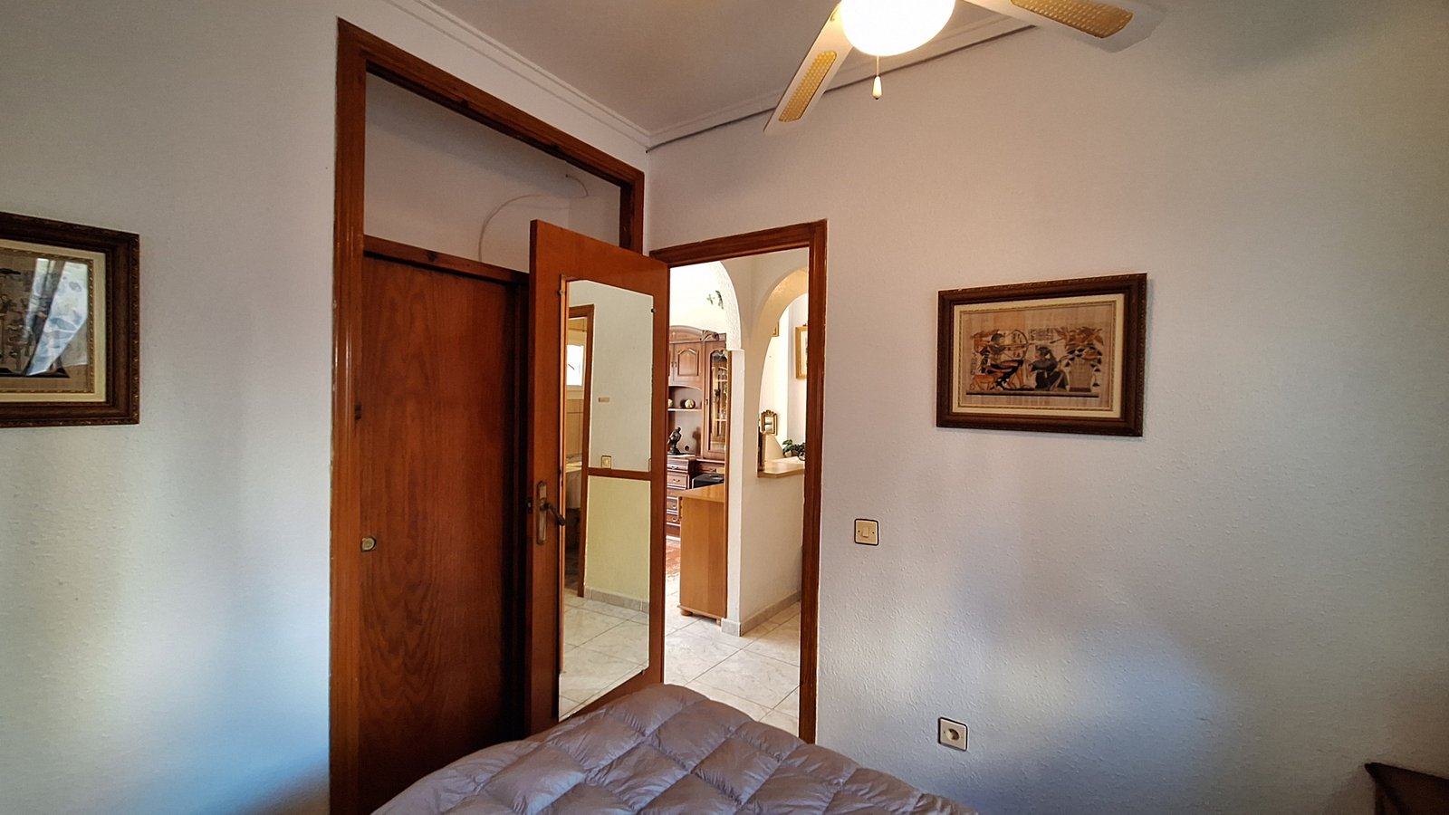 Erdgeschoss-Bungalow in Torrevieja mit zwei Terrassen, 500 m vom Meer entfernt