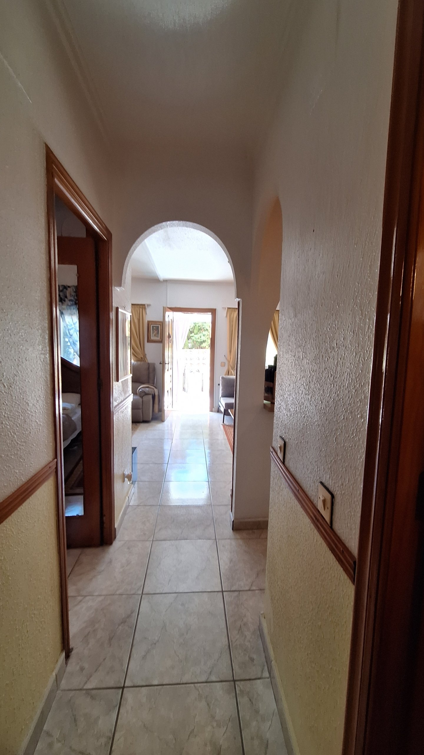 Erdgeschoss-Bungalow in Torrevieja mit zwei Terrassen, 500 m vom Meer entfernt