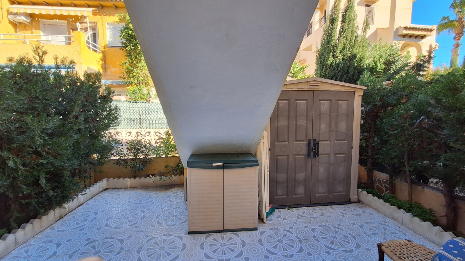 Erdgeschoss-Bungalow in Torrevieja mit zwei Terrassen, 500 m vom Meer entfernt