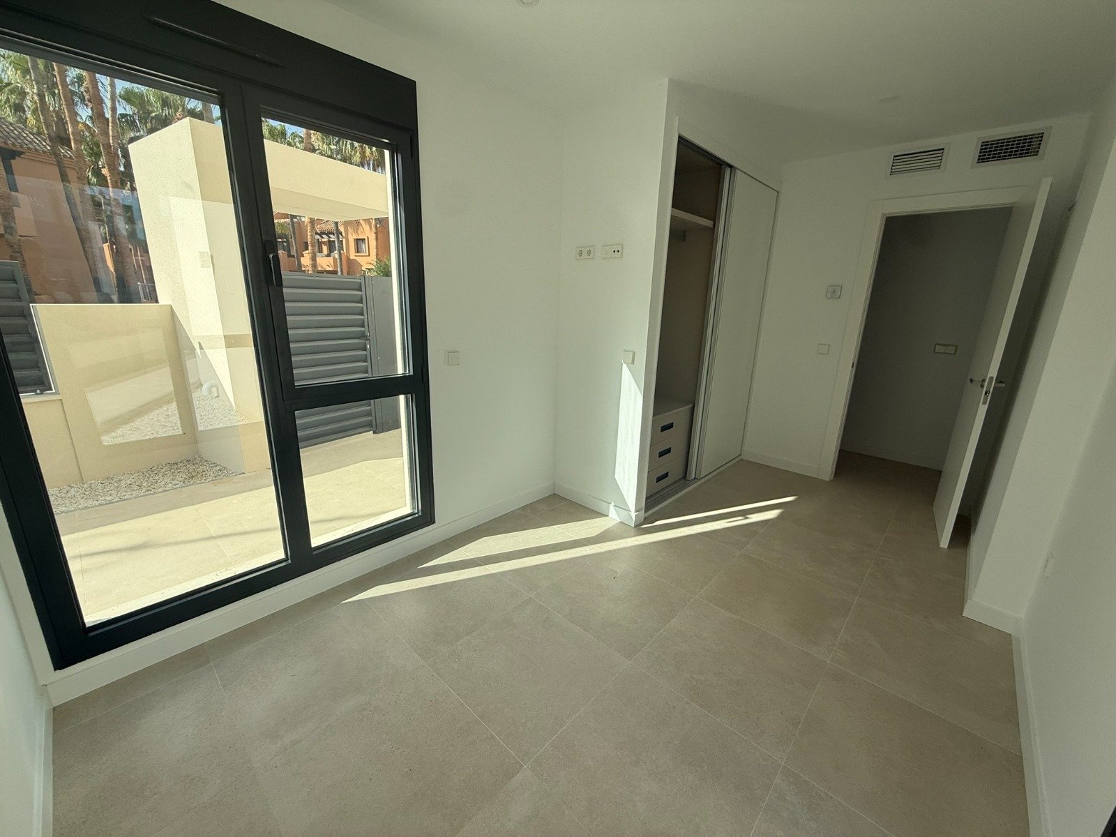 Exclusiva villa de lujo en primera línea de mar en Los Alcázares