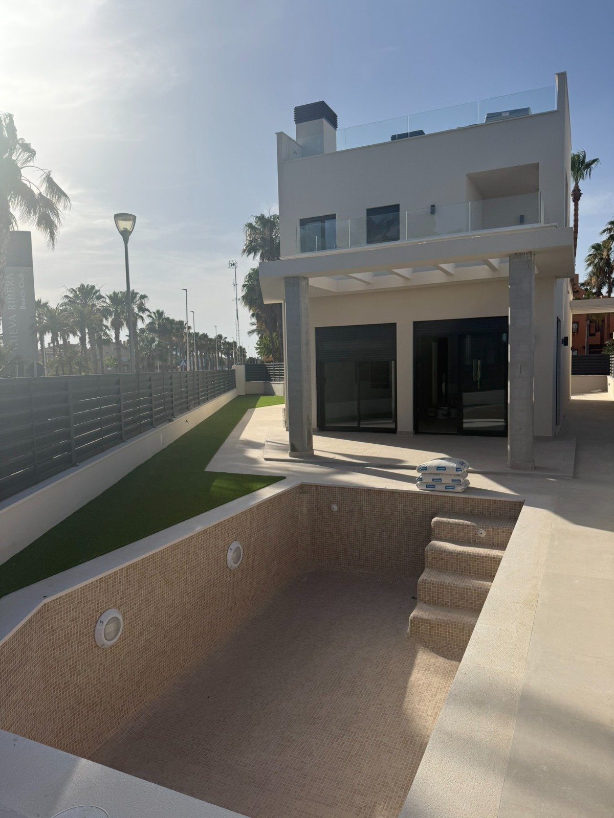 Exclusiva villa de lujo en primera línea de mar en Los Alcázares