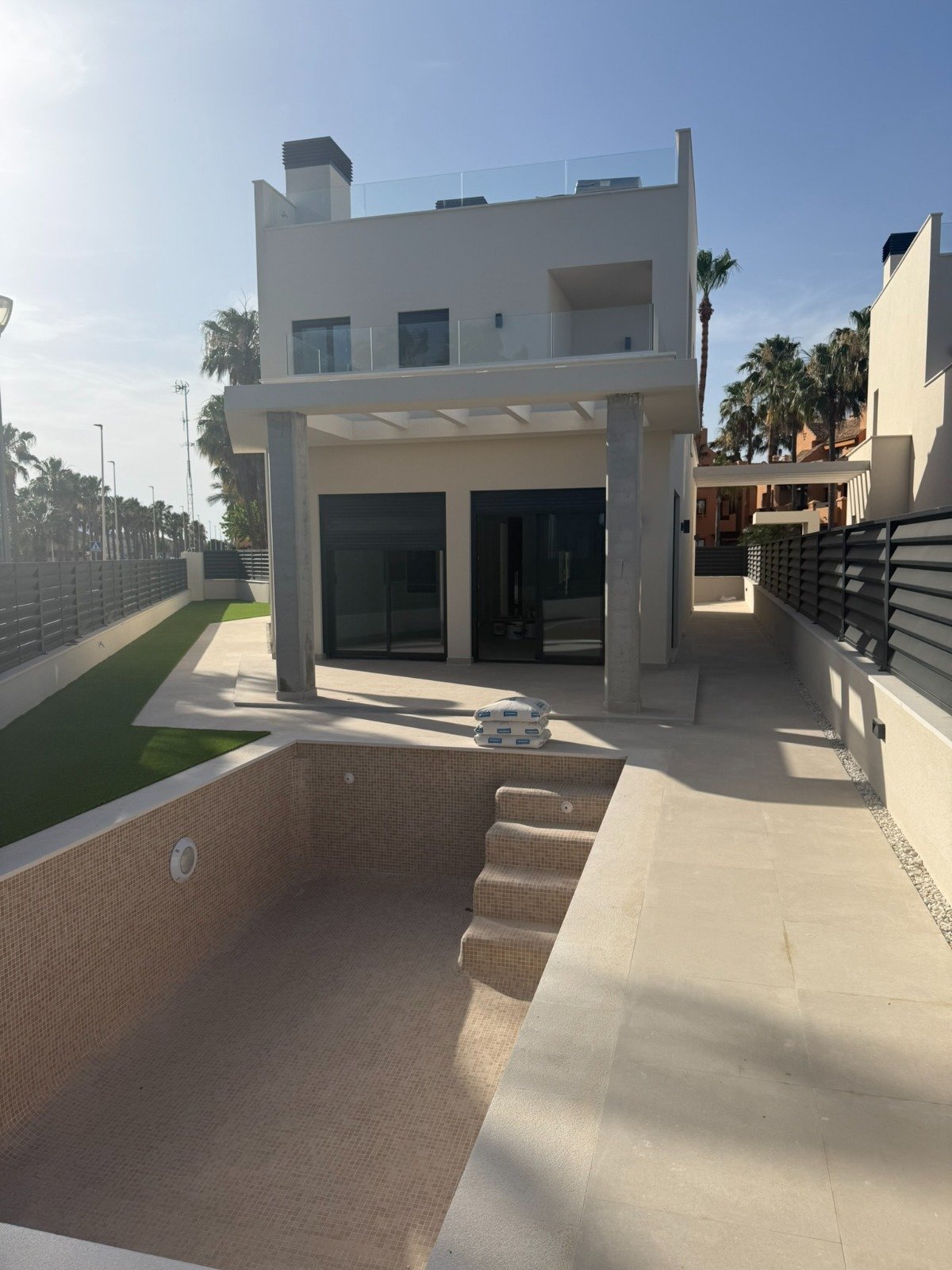 Exclusiva villa de lujo en primera línea de mar en Los Alcázares