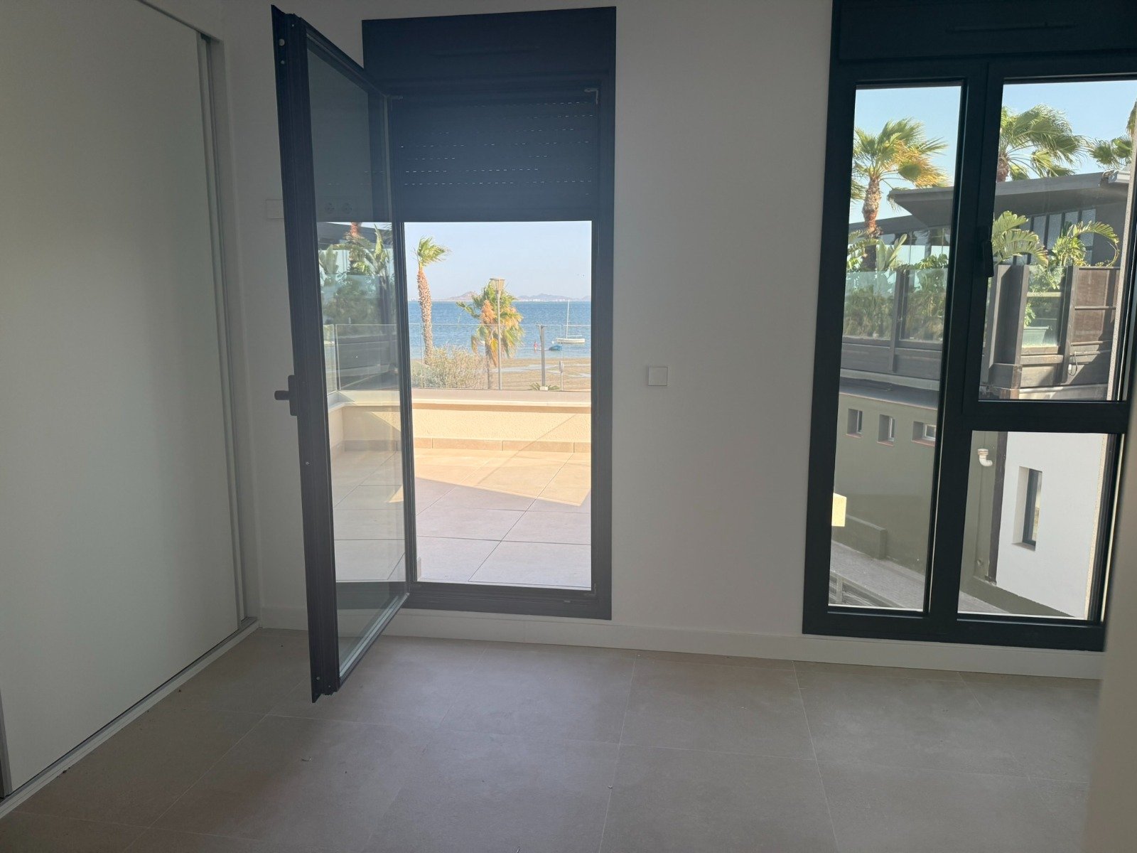 Exclusiva villa de lujo en primera línea de mar en Los Alcázares