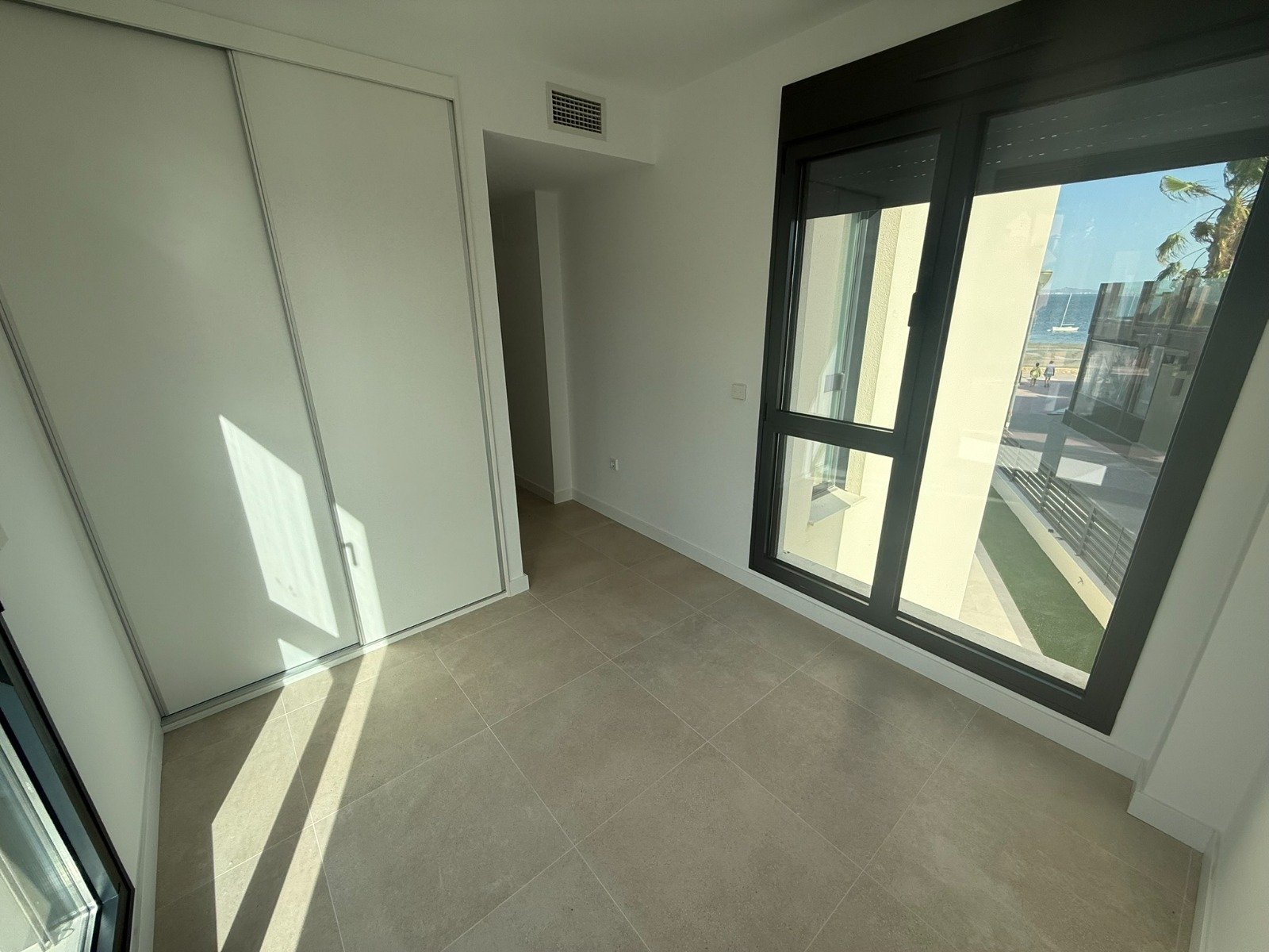 Exclusiva villa de lujo en primera línea de mar en Los Alcázares