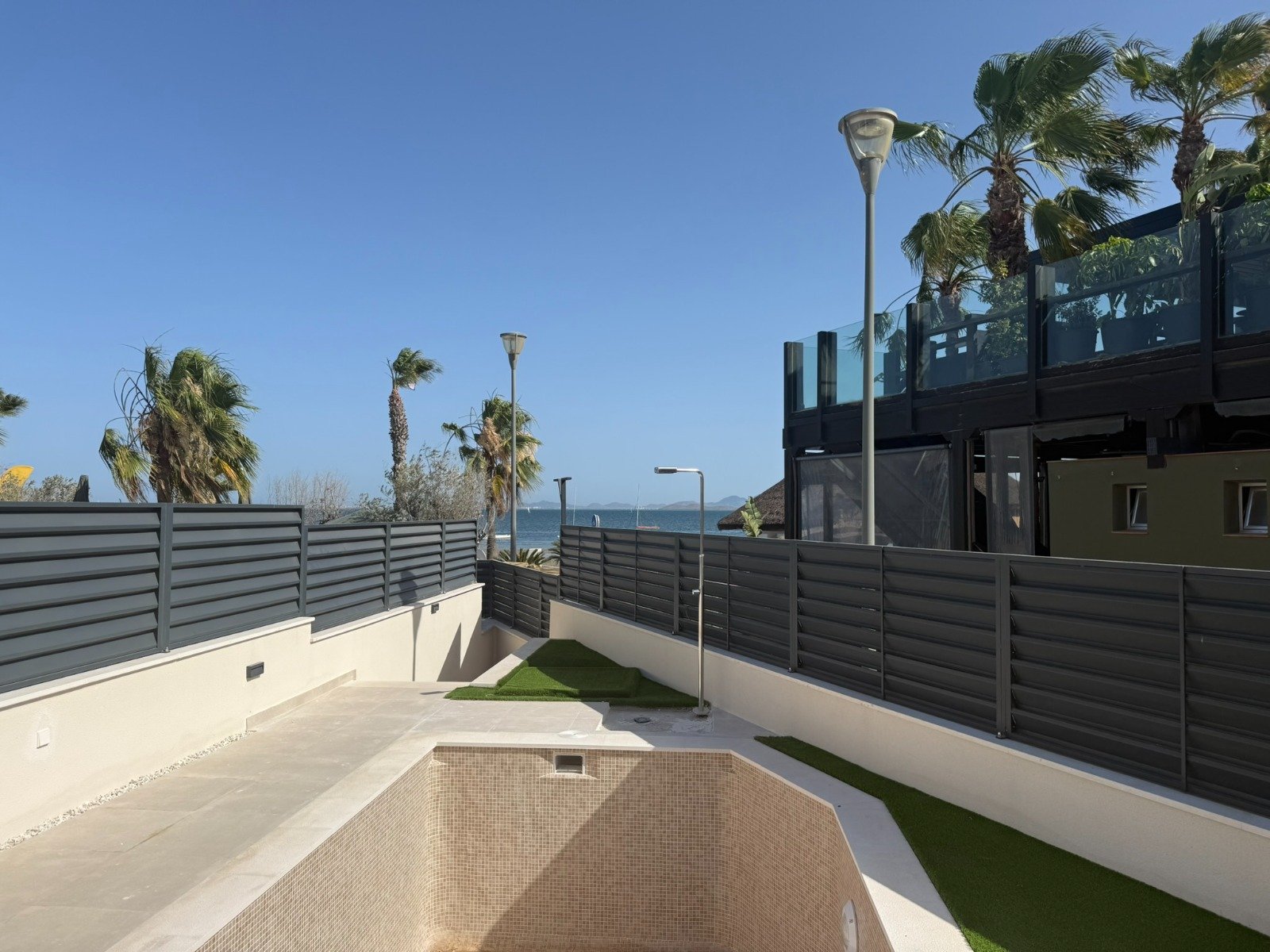 Exclusiva villa de lujo en primera línea de mar en Los Alcázares