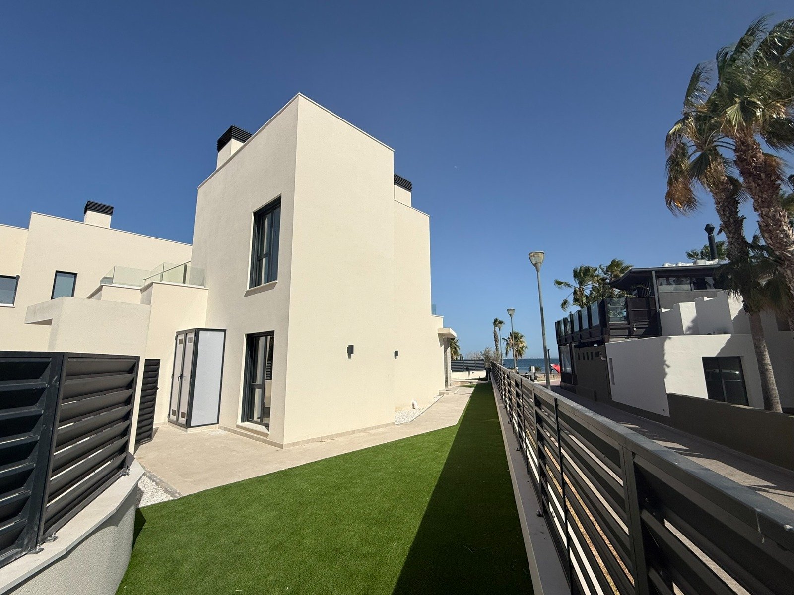 Exclusiva villa de lujo en primera línea de mar en Los Alcázares