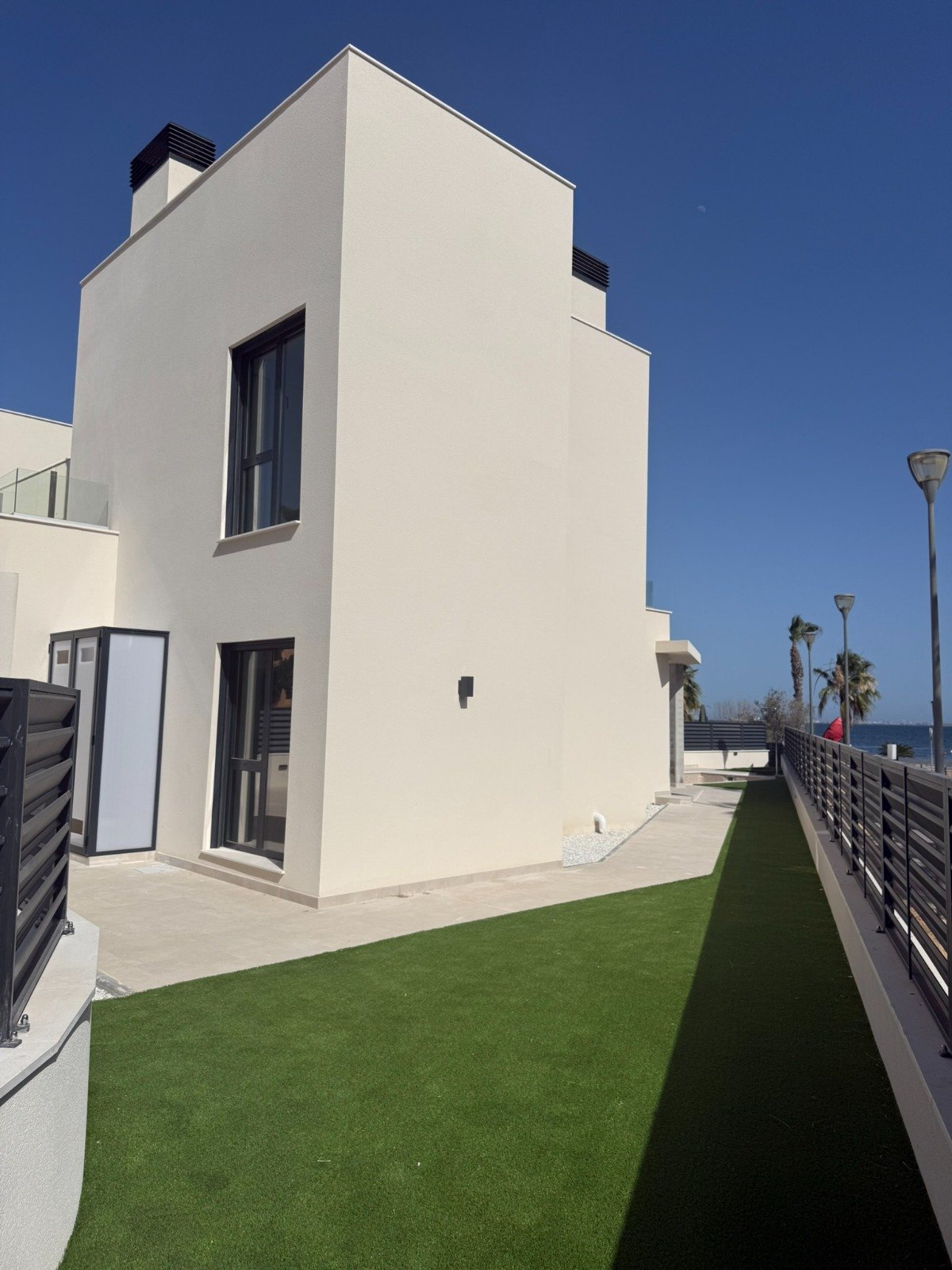 Exclusiva villa de lujo en primera línea de mar en Los Alcázares