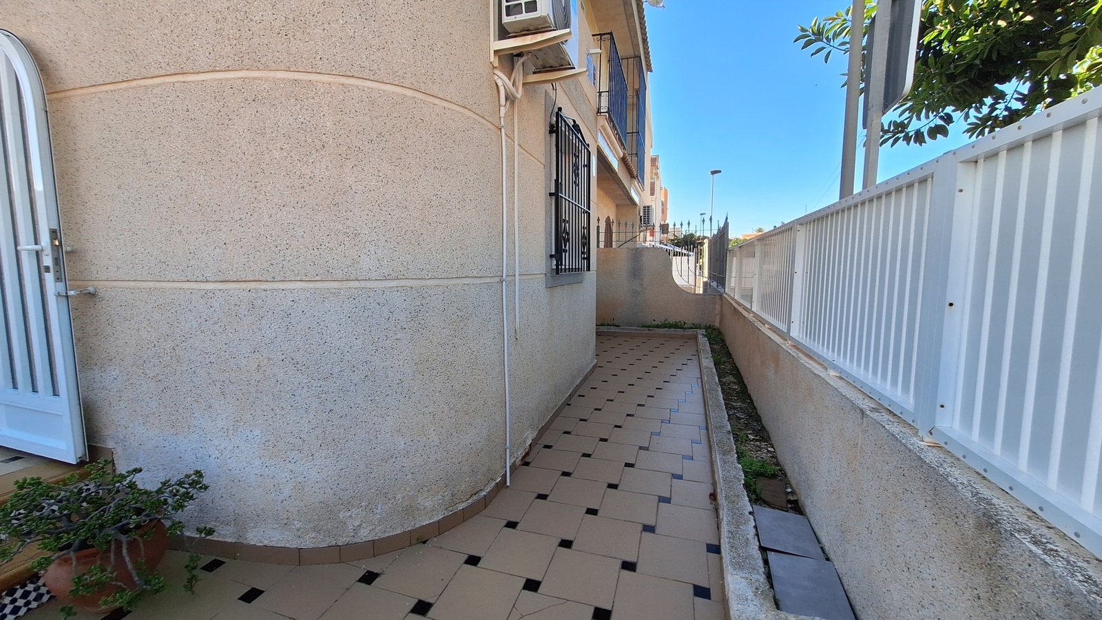 Duplex mitoyen d’angle avec 3 chambres et une terrasse à Lo Pagán
