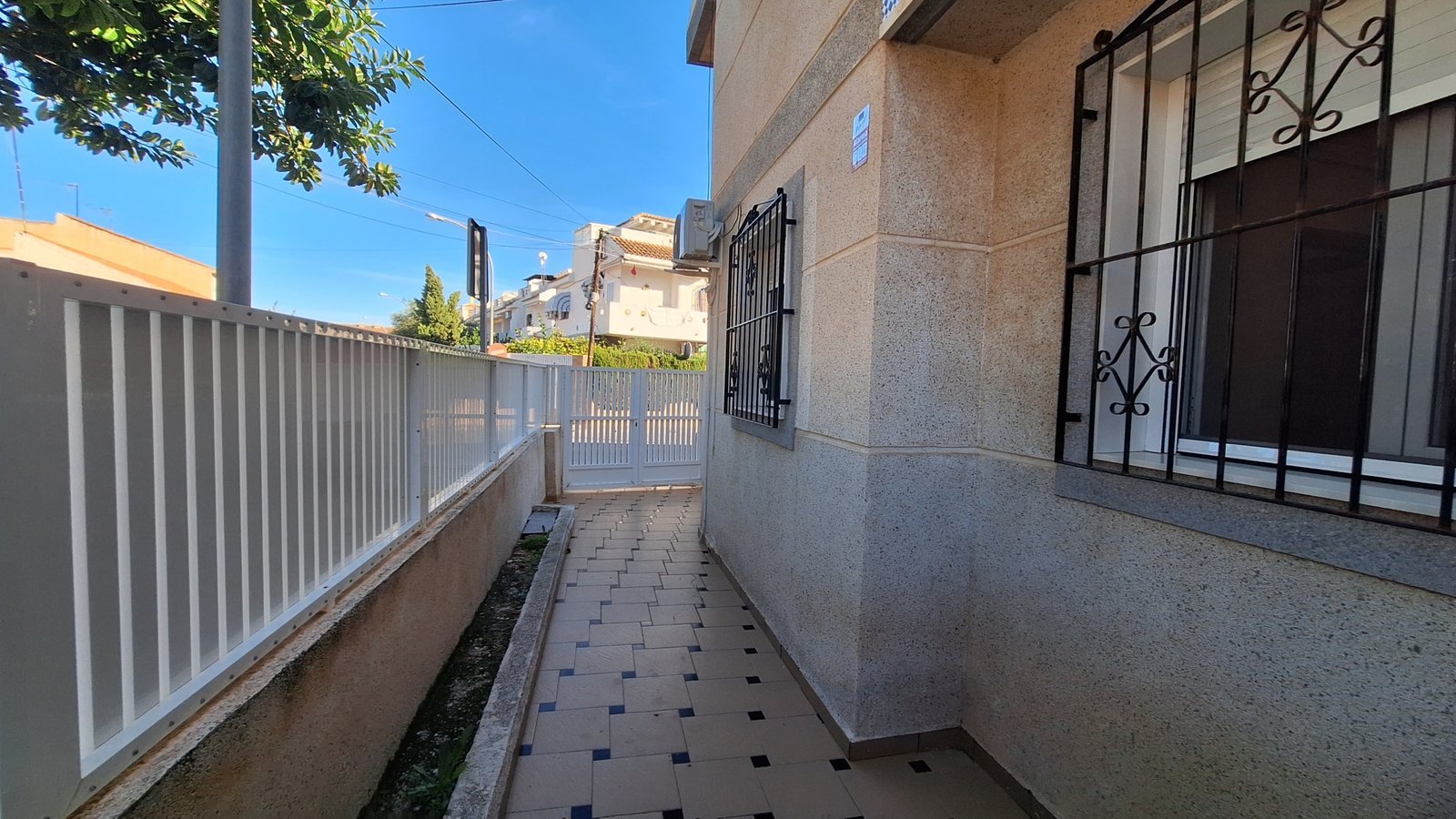 Duplex mitoyen d’angle avec 3 chambres et une terrasse à Lo Pagán