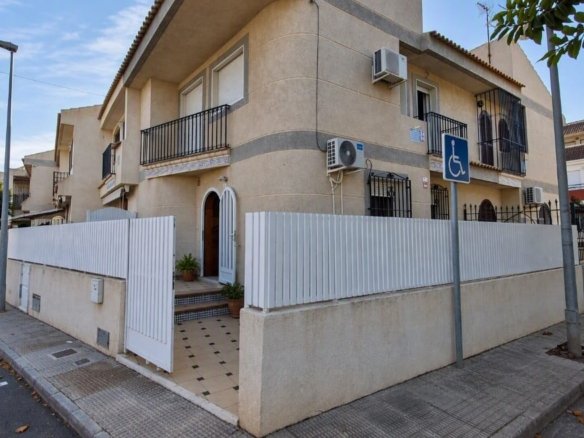 Eck-Duplex-Wohnung mit 3 Schlafzimmern und Terrasse in Lo Pagán